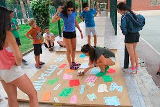 Inglés y colaboración en la playa en El Campello